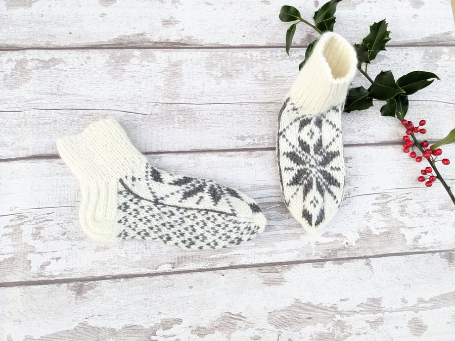 Handknit socks women's sheep wool,  white with grey fair isle UK 5-6