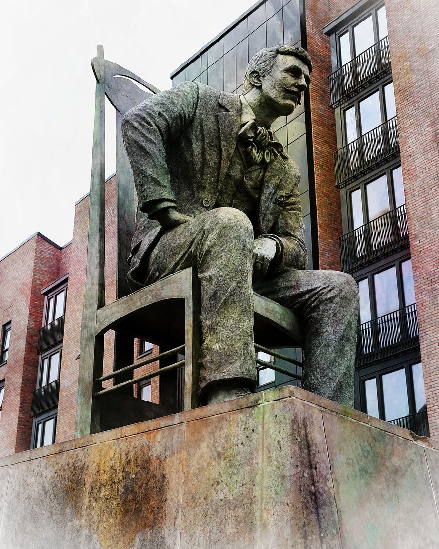 Charles Rennie Mackintosh statue, Glasgow