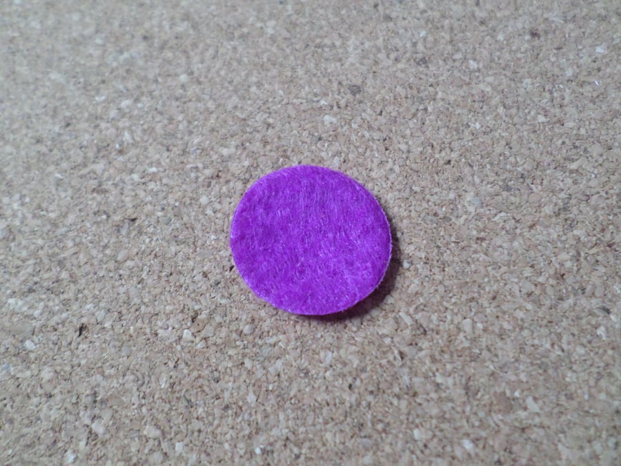 30 x Felt Circles - 20mm - Bright Purple 
