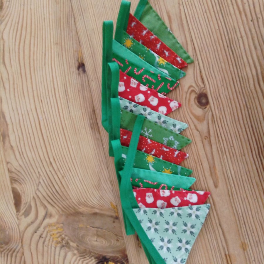 Christmas mini bunting in a green red colourway