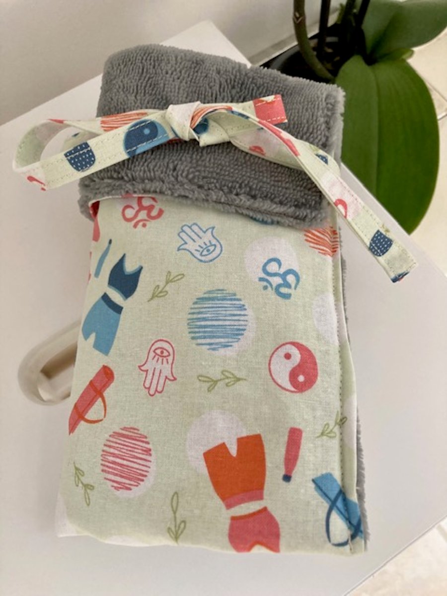 Toiletries roll-up pouch - Wet toiletries storage pouch