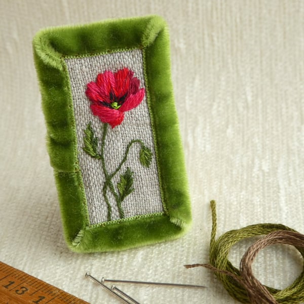 Poppy - textile brooch, hand stitched
