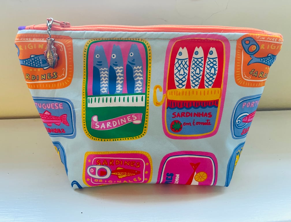 Zipped accessory bag