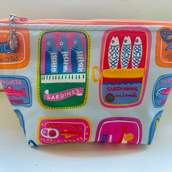 Zipped accessory bag