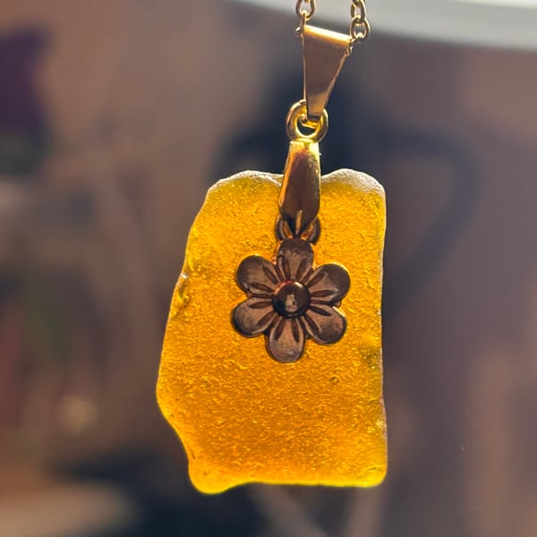 Beautiful Amber Brown Welsh Sea Glass Daisy Necklace