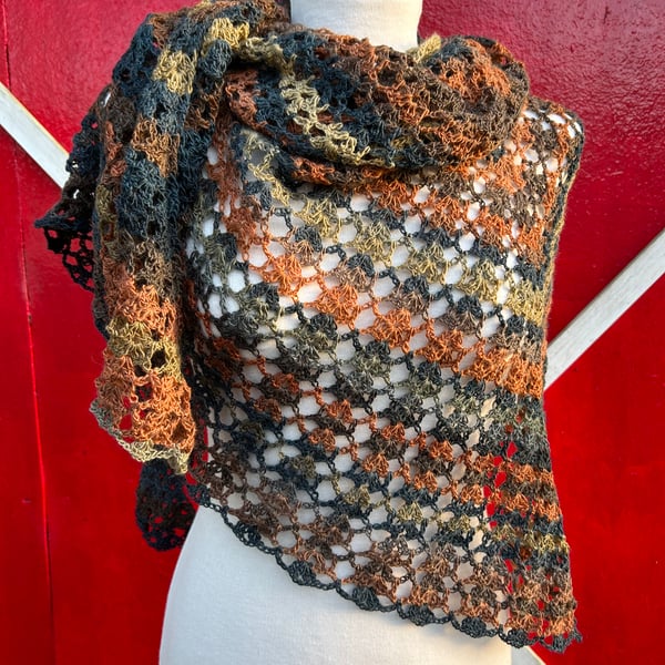wool rich sock yarn in Autumn hues triangle lace shawl scarf