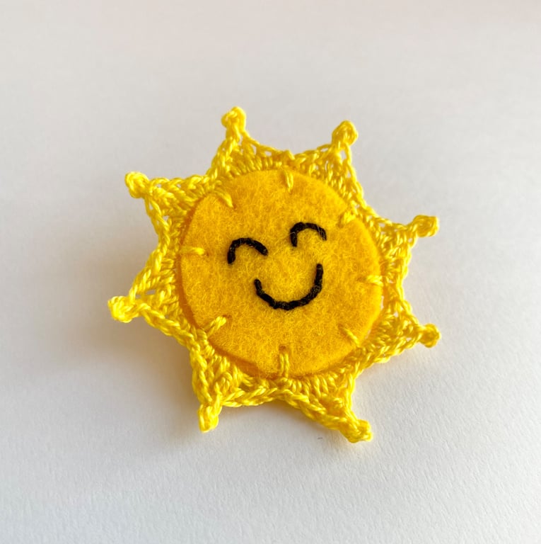 Smiling sun brooch 