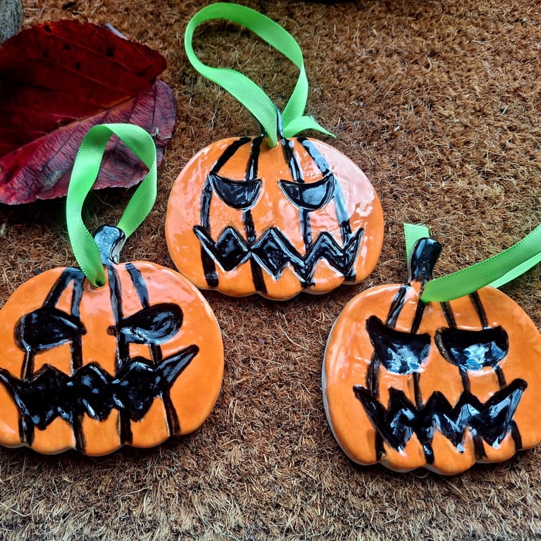 Set of 6 Handmade Ceramic Halloween Pumpkin Decorations – Jack O'Lantern 