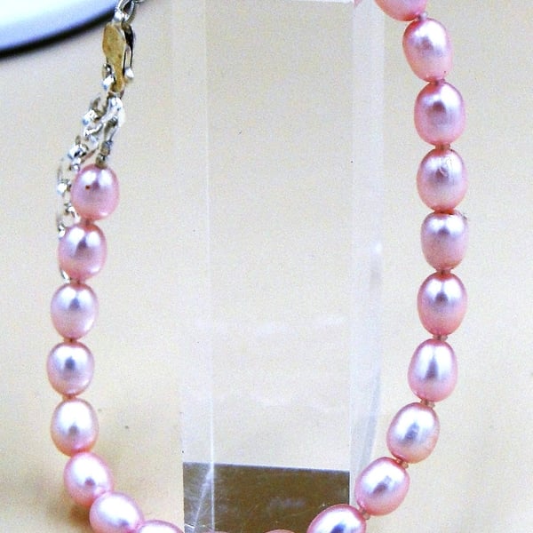 Delicate pink pearl bracelet. A lovely Christmas present.