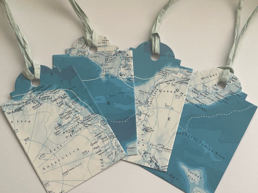 Set of 4 Antarctica map gift tags - Display
