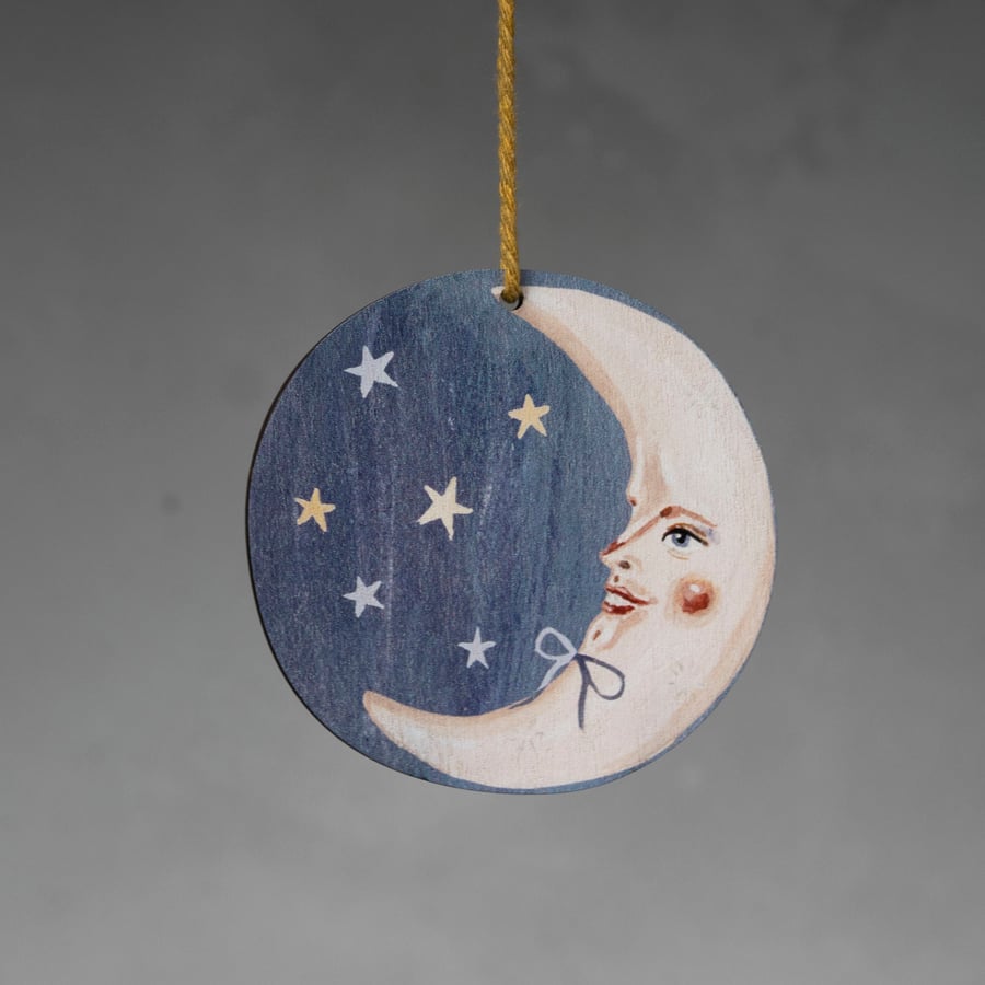 Circular wooden decoration of Apollo the crescent moon with stars