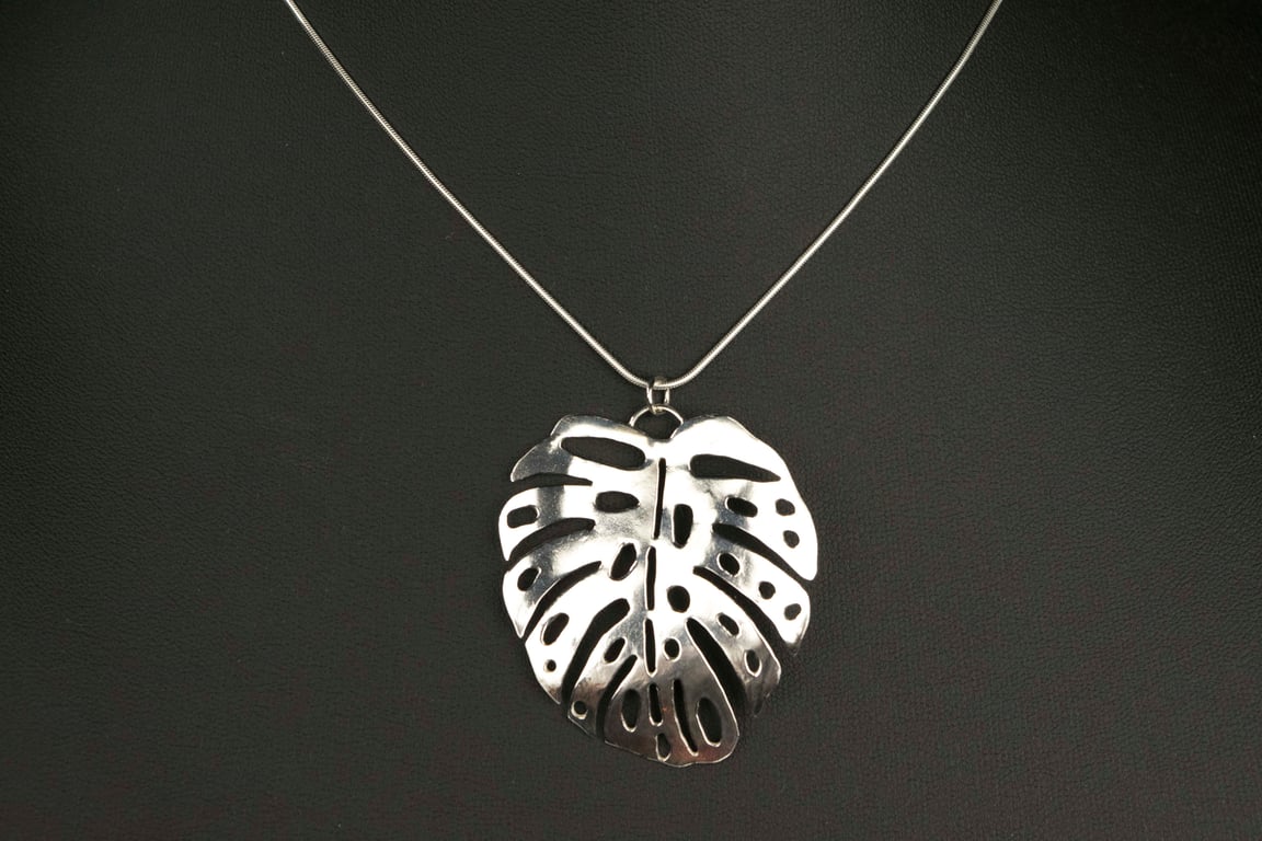 Silver Tropical Plant Leaf Pendant