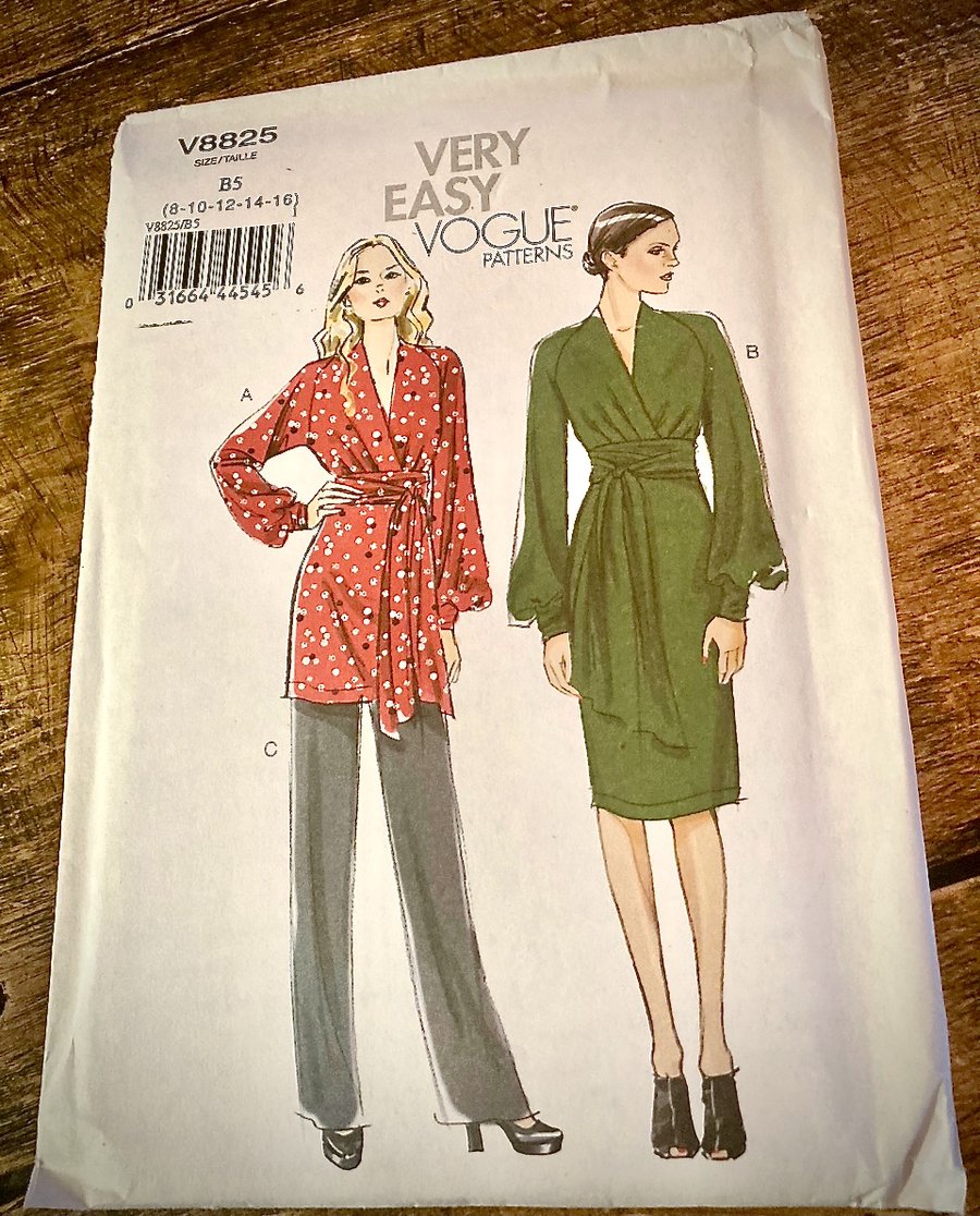 Vogue Very Easy V8825  Pattern - Ladies Dress, Tunic and Trouser 8- 16