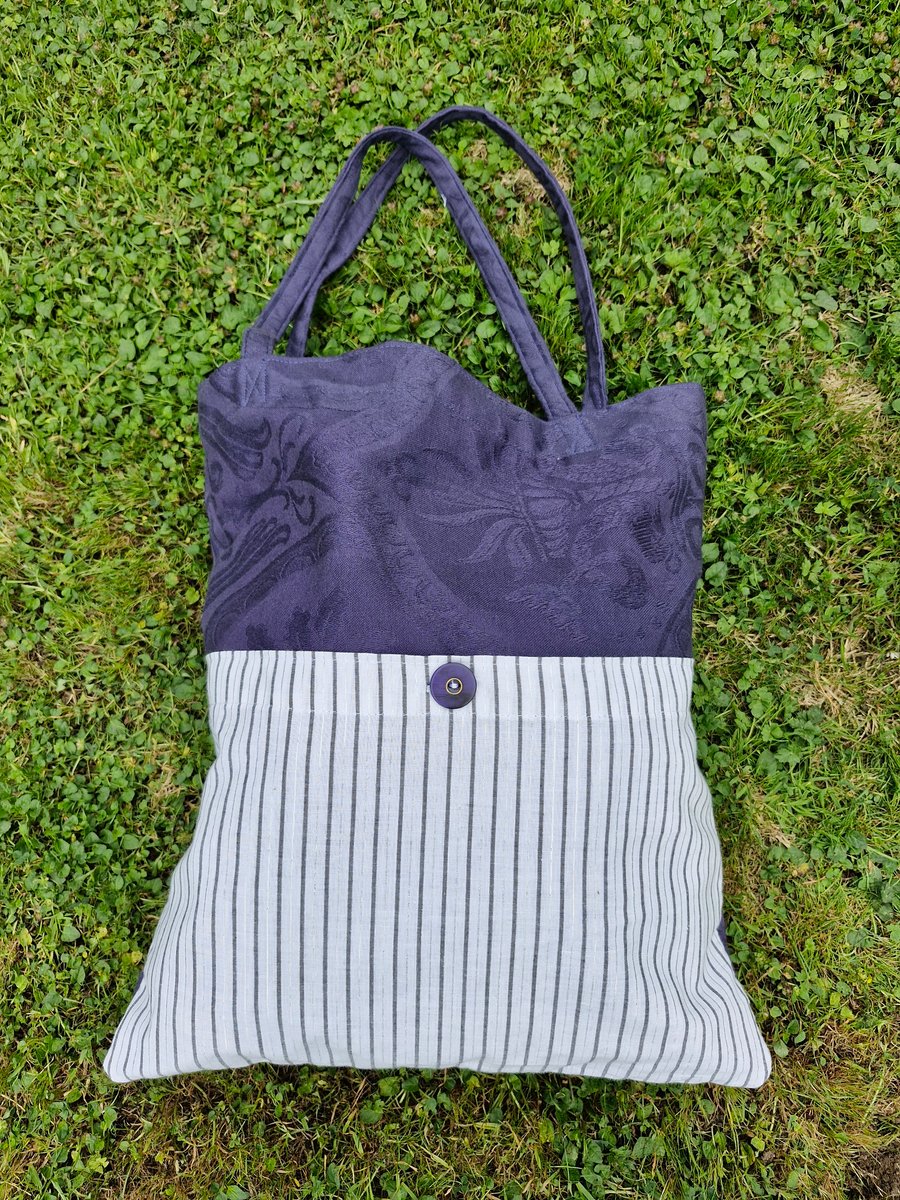 Lovely navy tote bag with white striped front pocket and lining & inner pocket
