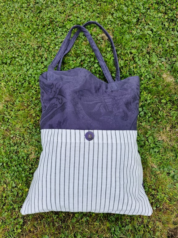 Lovely navy tote bag with white striped front pocket and lining & inner pocket