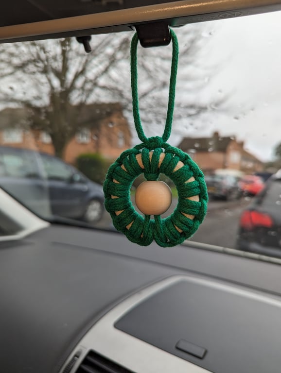 Macrame car diffuser - green