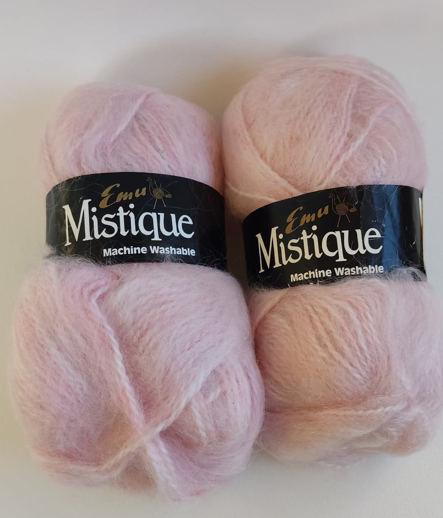 80g Pale Pink 20% Mohair - Emu Mistique Yarn
