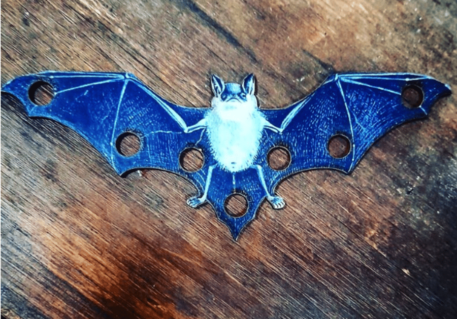 Bat thread holder, floss holder