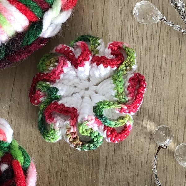 Yarn brooch, flower brooch, Christmas brooch, crochet brooch, wool brooch