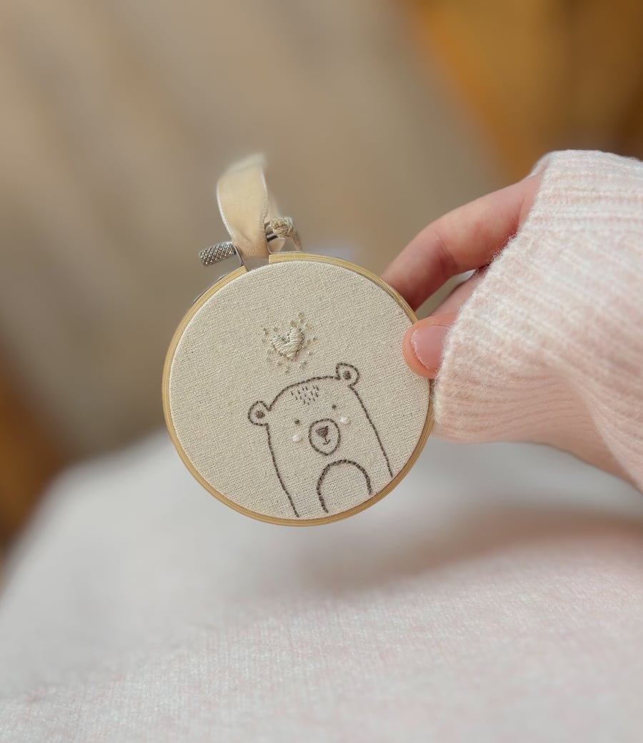 Embroidery bear wall hanging, nursery decoration, nursery, baby gift, embroidery