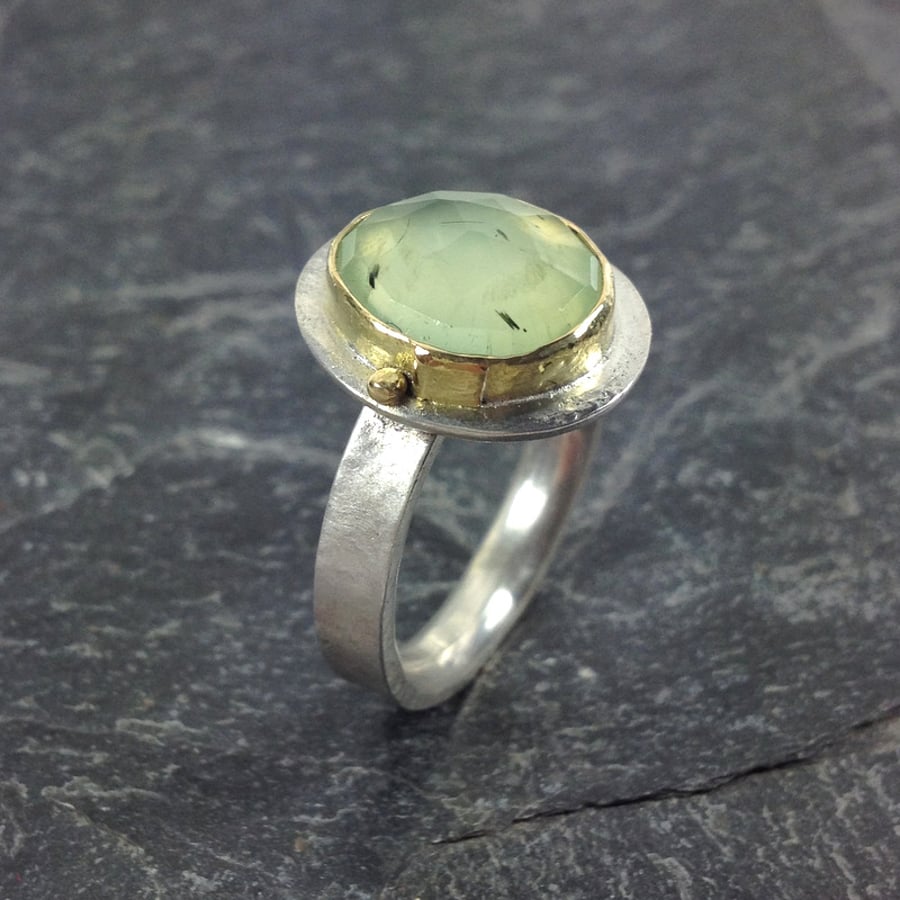 Silver 18ct gold and prehnite ring 
