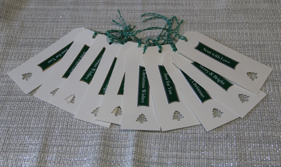 10 Christmas Gift tags, Sentiment with Chrismas Tree aperture