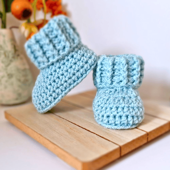 Crochet Baby Booties with Ridged Cuff 