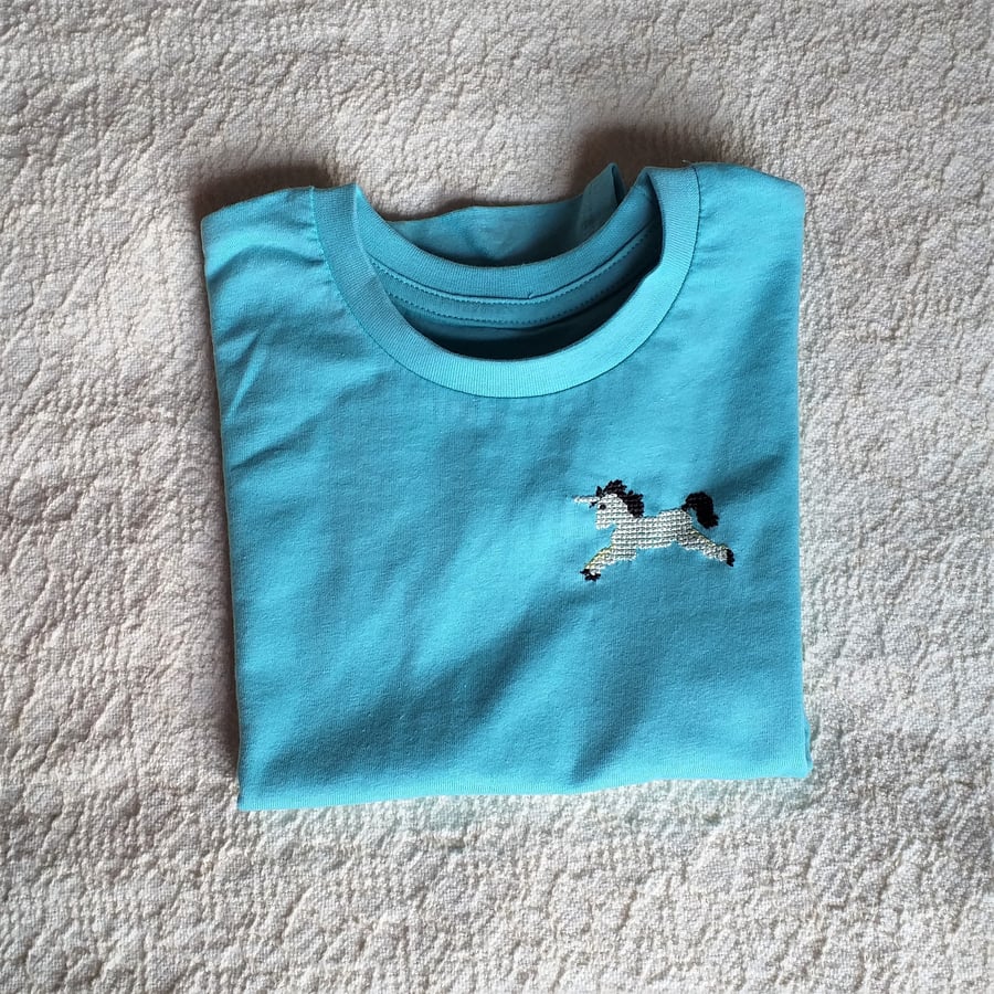 Unicorn, T-shirt age 3-4 years, hand embroidered