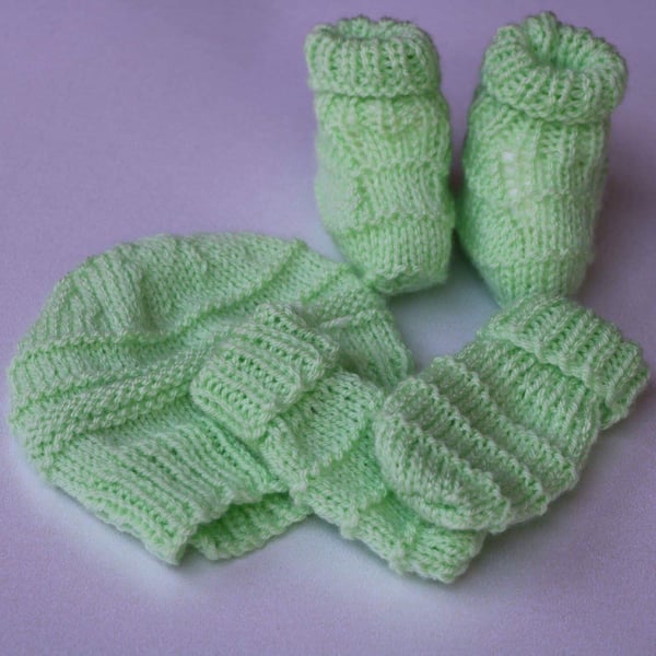 Hand Knitted 0-3 months hat, booties and mittens - Spring Green