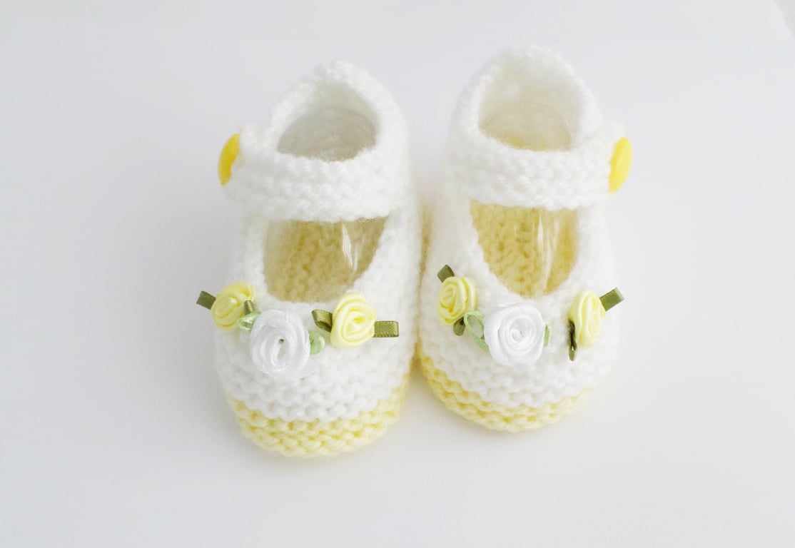 Baby girl flower shoes, hand knitted premature, newborn 