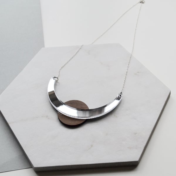  Curve and circle Necklace