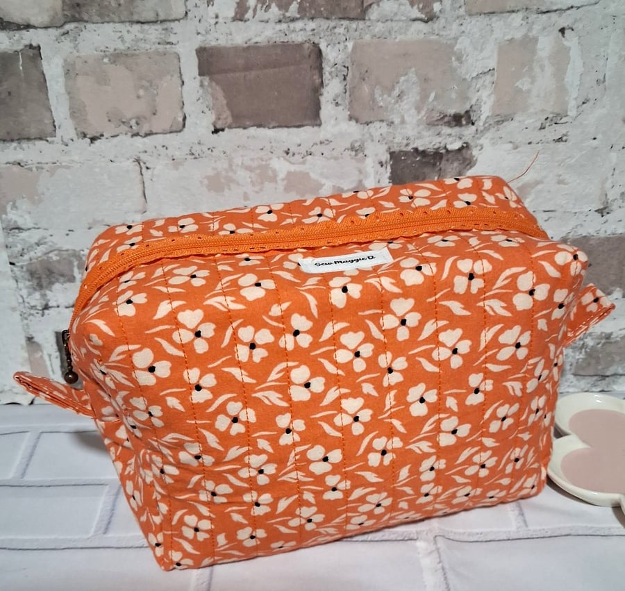 FLOWERED QUILTED BOXY BAG WITH OUTSIDE LACY ZIPPER