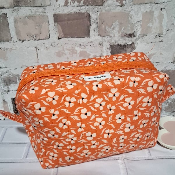 FLOWERED QUILTED BOXY BAG WITH OUTSIDE LACY ZIPPER