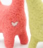 Dinos in Love - Pair of Handmade Needle Felted Dinosaurs Decoration Anniversary  - Image 6