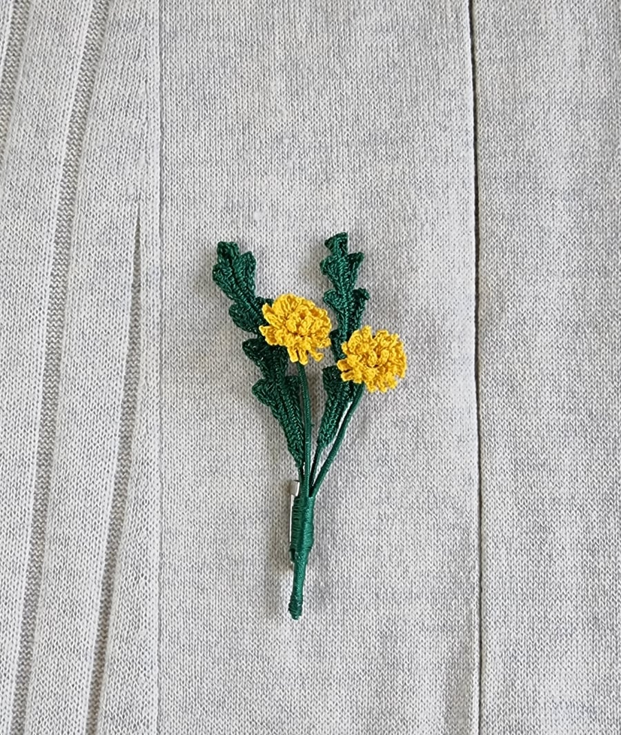 dandilion brooch