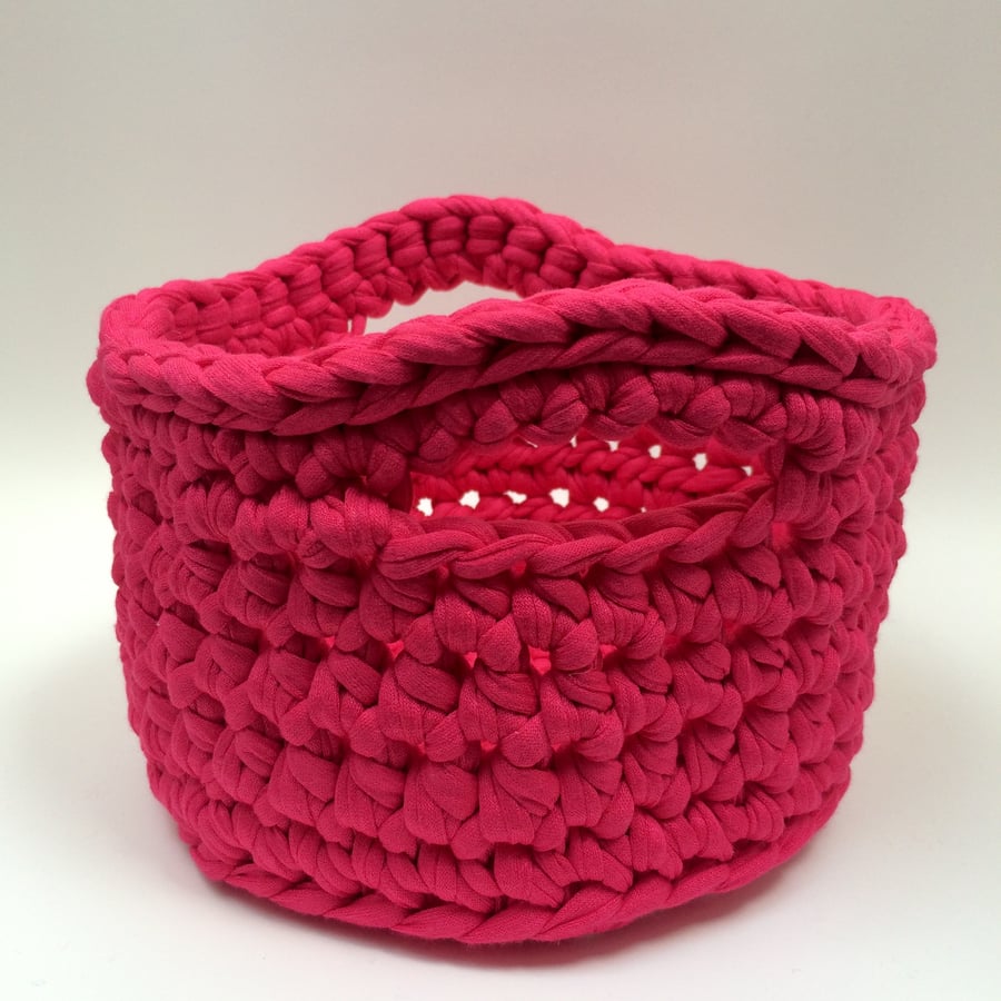 Crochet basket - hot pink 