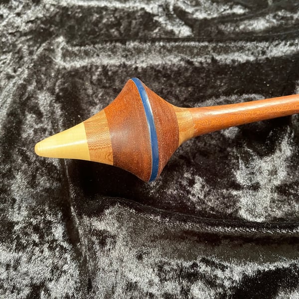 Support spindle set in mixed hardwoods