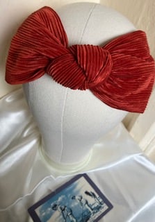 Jeany - Rust Red Pleated 40s Style Turban Headband