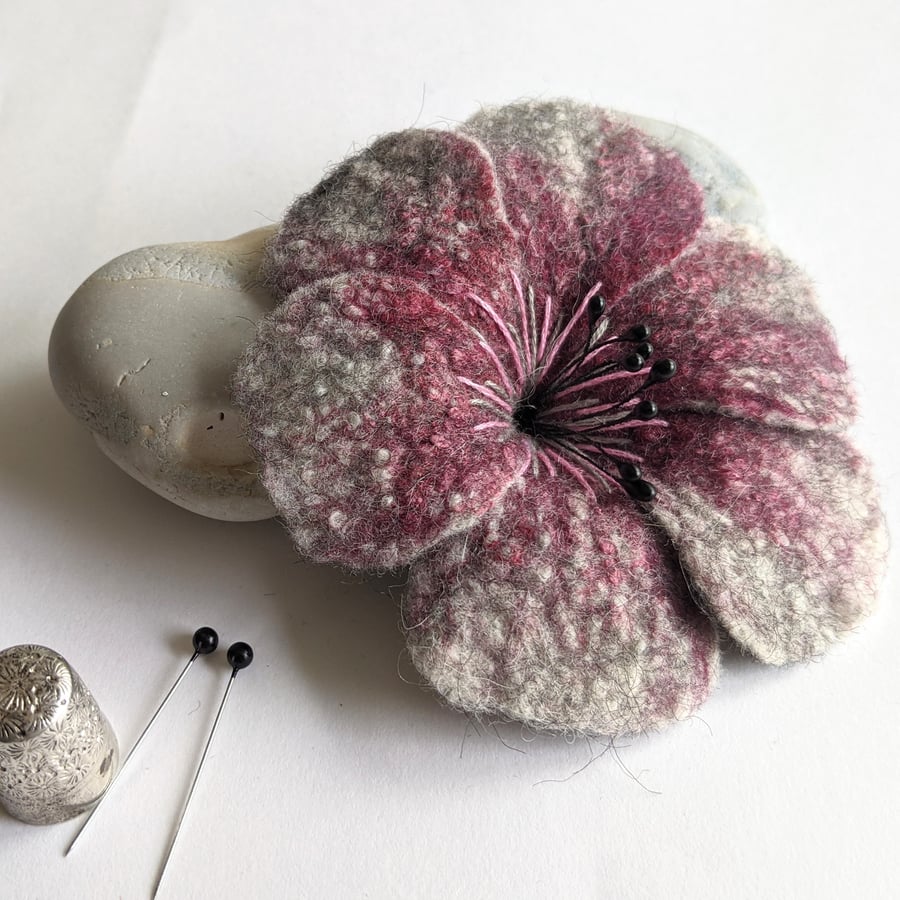 Large felted flower brooch - dusky pink, oatmeal.