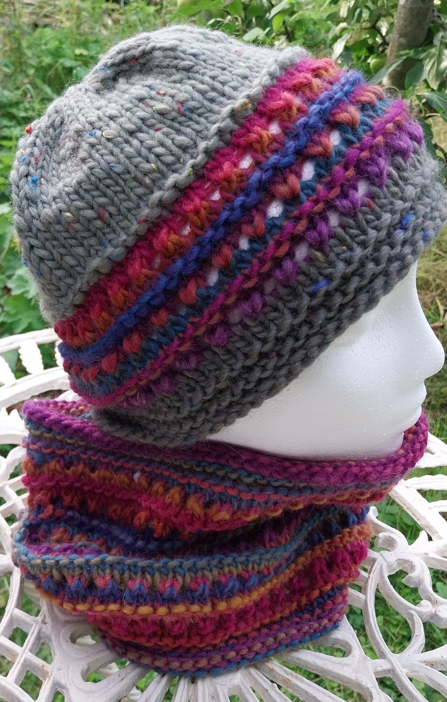 Handknit chunky wool hat and cowl set col 2