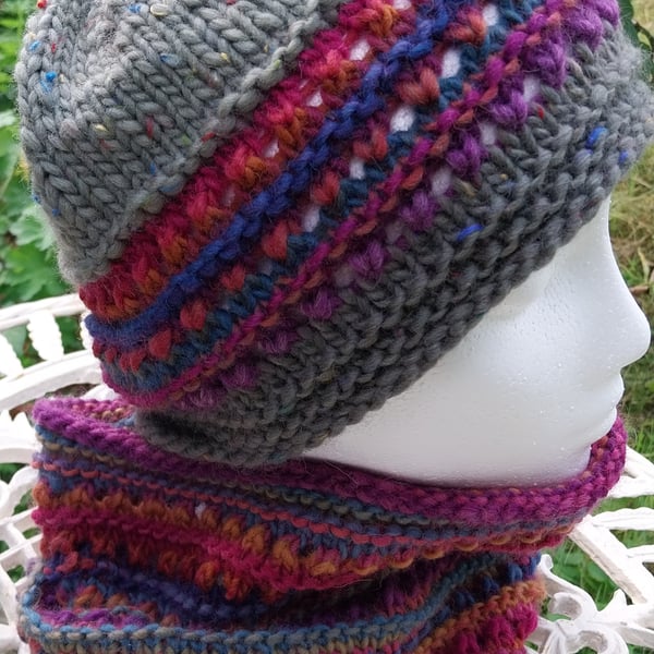 Handknit chunky wool hat and cowl set col 2