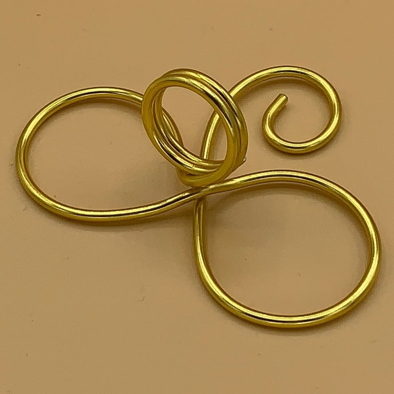 Wire infinity ribbon card holders for place cards, photos or table numbers 
