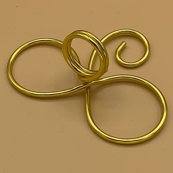 Wire infinity ribbon card holders for place cards, photos or table numbers 