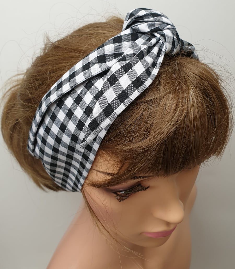 Black and white gingham print women headband.