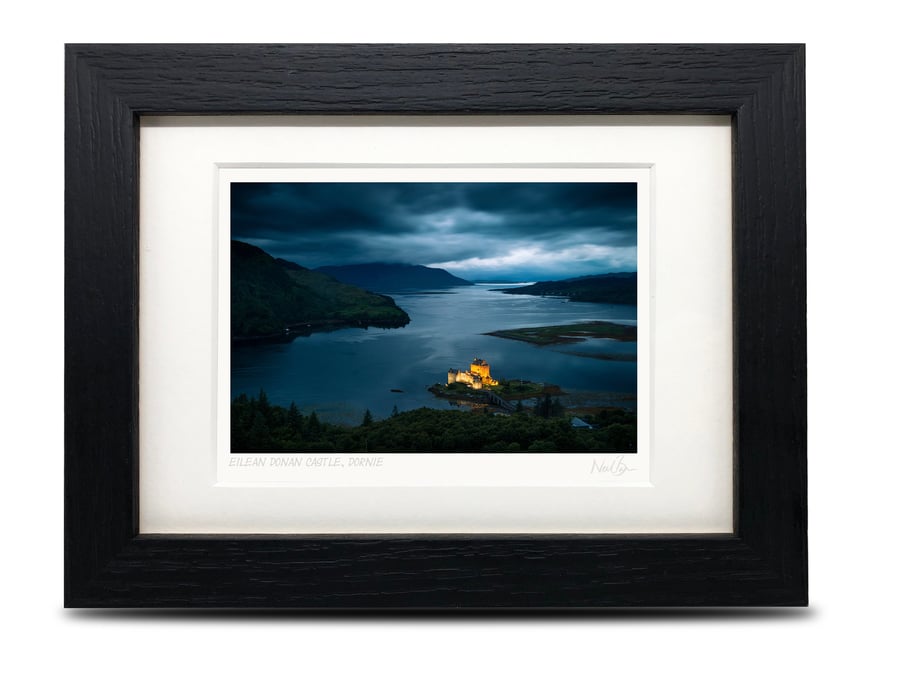 Eilean Donan Castle Scotland - A6 (7" x 5") Framed Print