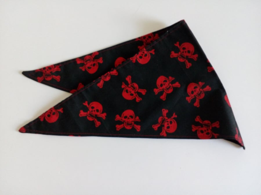 Dog Bandana, small size, 11"-15", skull & crossbones, neckerchief style