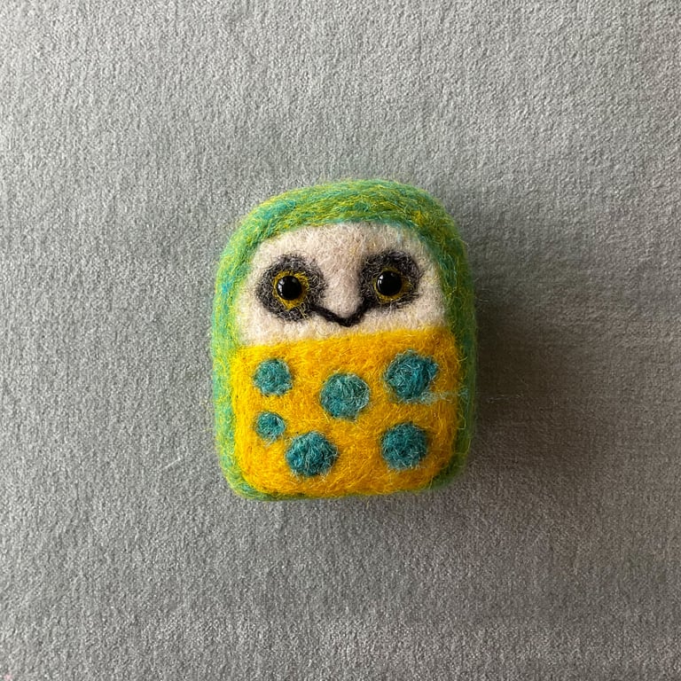 Polka dot tummy owl - green melange
