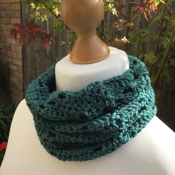 Snood in Acrylic & Merino wool blend, colour Sea Green