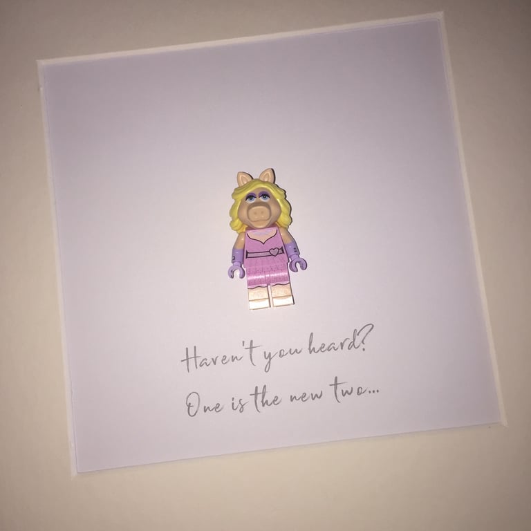 MISS PIGGY - THE MUPPETS - FRAMED LEGO MINIFIGURE - FABULOUS