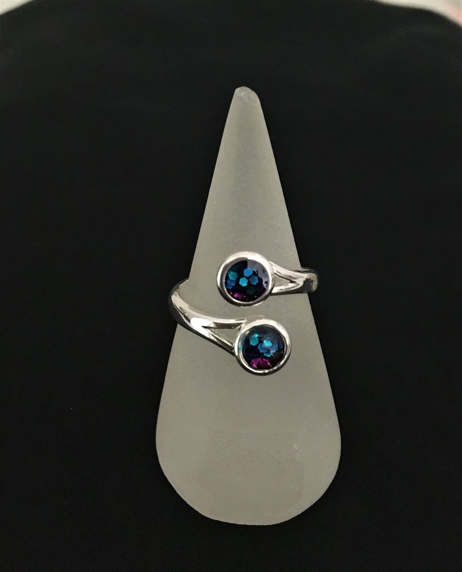 Beautiful Double Centred Tri-Colour Silver Tone Ring